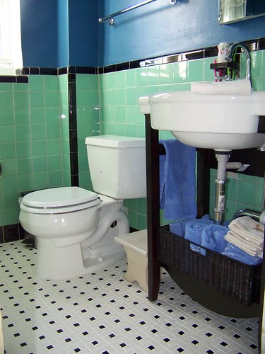 Sink and toilet 4