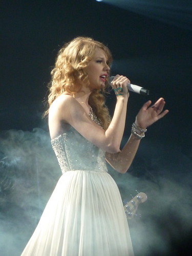 Taylor Swift 24 - Live in Paris - 2011