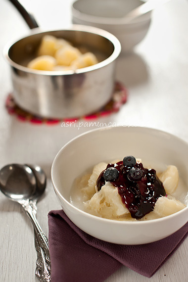 singkong blueberry /cassava with blueberry topping