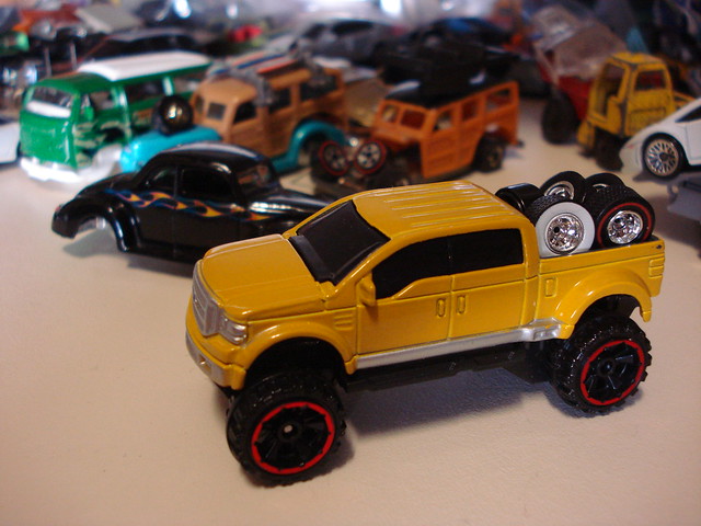 ford scale yellow garage hotwheels customized custom mighty f350