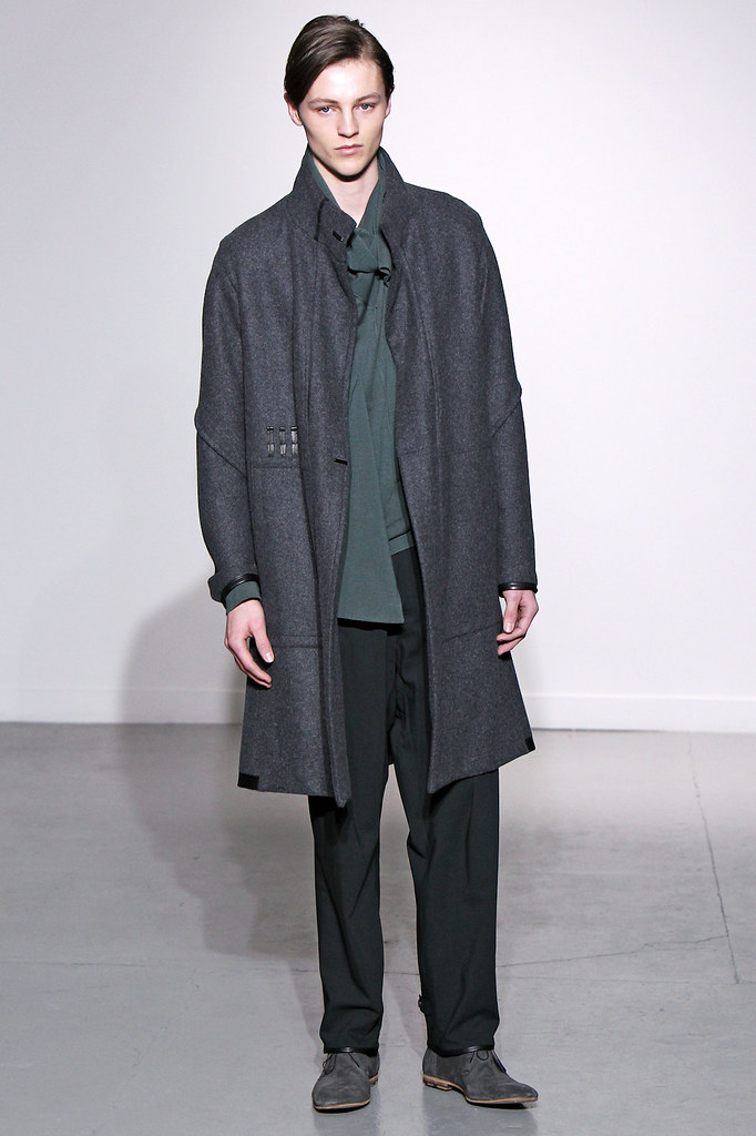 Oliver Welton3084_FW11_Paris_Gustavo Lins(Simply Male Models)