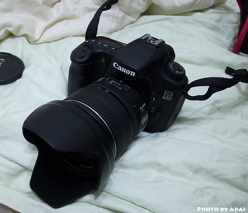 Canon EF-S 15-85mm/F3.5-5.6 IS USM With lens hood EW-78E