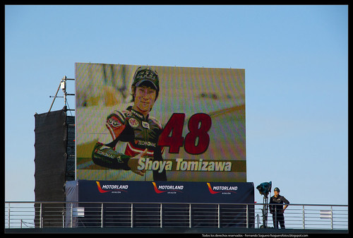 Shoya Tomizawa en la pantalla gigante de Motorland