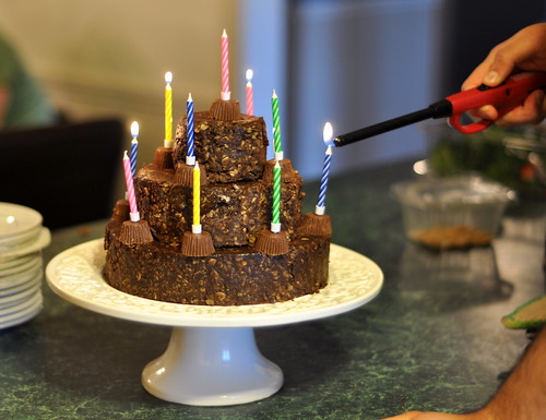 How do you bake birthday cakes?