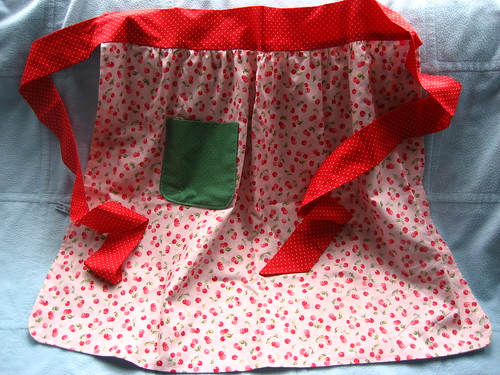 Spring apron - cherry side