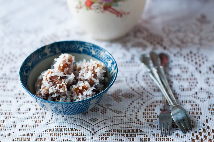 Steamed nian gao with shredded coconut