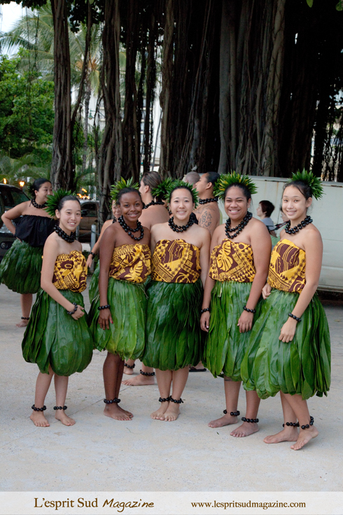 Hula dancers on Waikiki Beach