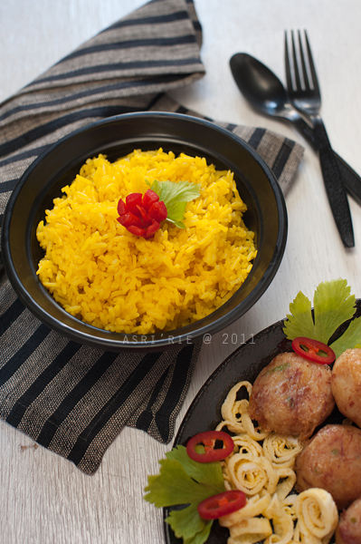 nasi kuning / yellow rice
