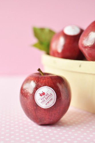 DIY_Valentine_Fruit_Stickers_5-500x753