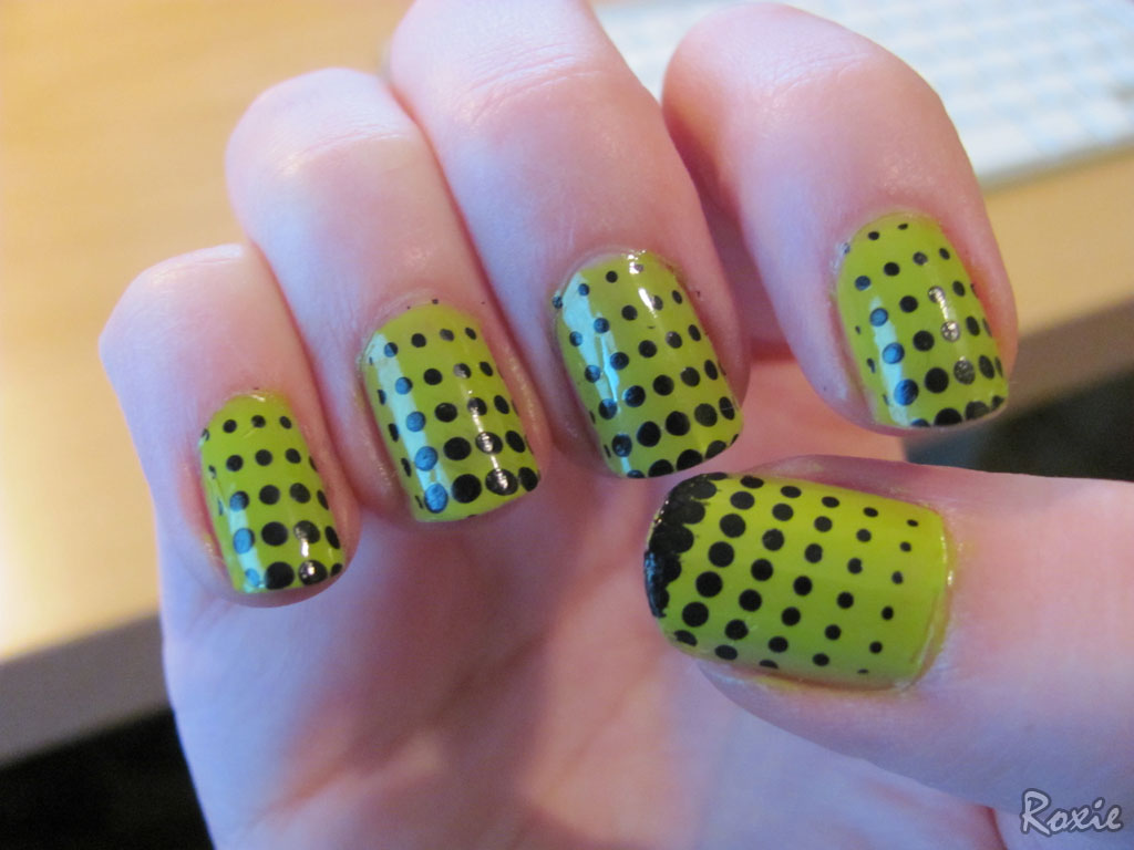 Green Polka Dots Nail Art