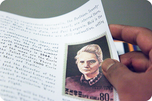 2011.5. Radioactive: Marie & Pierre Curie: A Tale of Love and Fallout (Lauren Redniss)