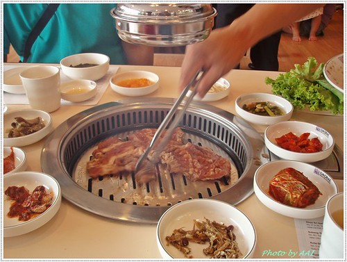 Daorae staff doing the grilling work