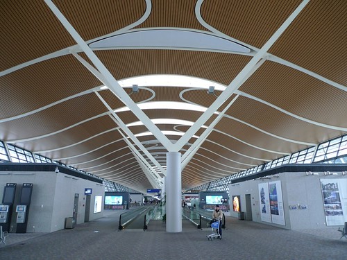 Pudong International Airport (departure lounge)