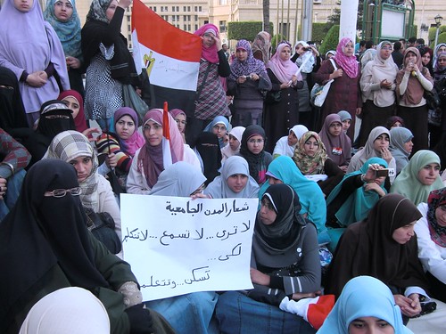 طالبات المدن الجامعية تحت الارهاب-تصوير داليا العقاد