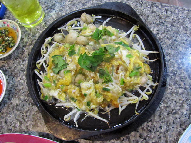 Or suan (sizzling oyster omelet ออส่วน)