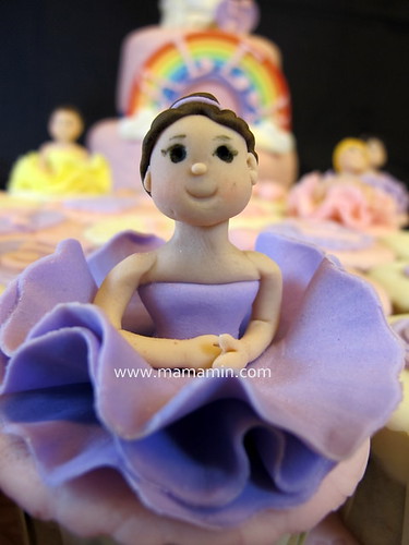 Close up of ballerina topper by Mama Min