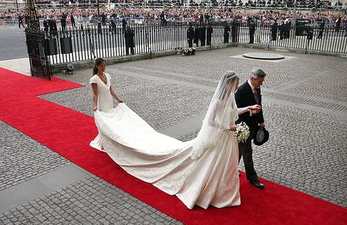Royal Wedding Kate Middleton Mcqueen dress train