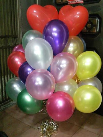 空飄氣球，混合色28顆圓形，紅色2顆心形，拍婚紗照使用 by dod_balloon