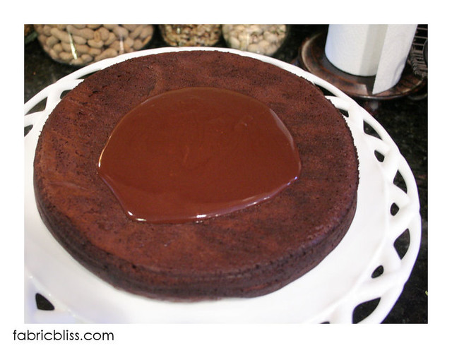flourless chocolate cake - spread the glaze