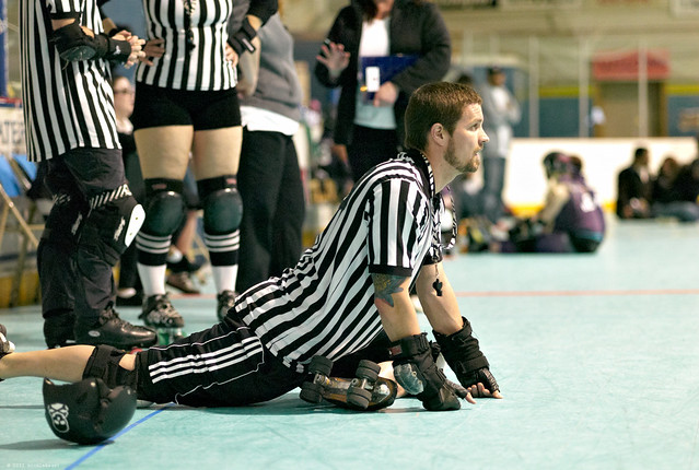 even refs need to strech before the big bout