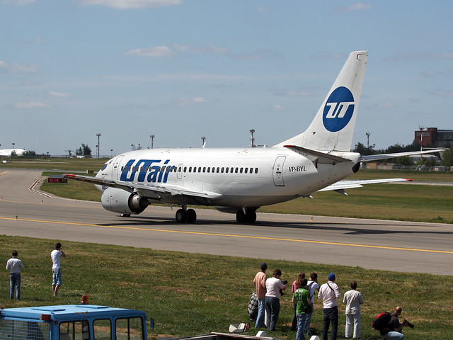 Официальный споттинг. Внуковская версия. UTair Boeing 737-500 VP-BYL