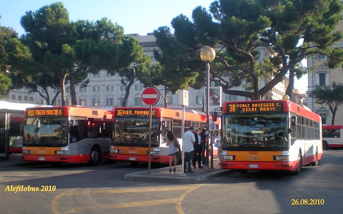 ROMA: autobus Iveco CityClass n°3853-n°3815-n°5327  al capolinea TERMINI