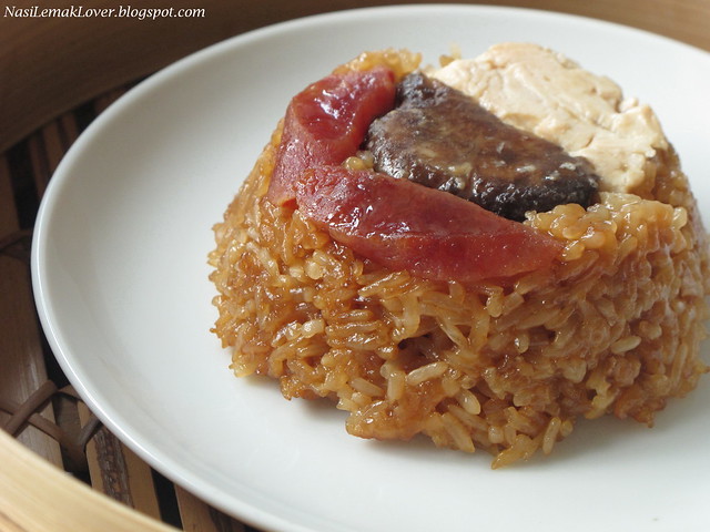 Lo Mai Kai (steamed savoury glutinous rice with chicken)