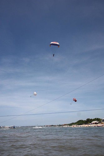 parasailers crossing each other