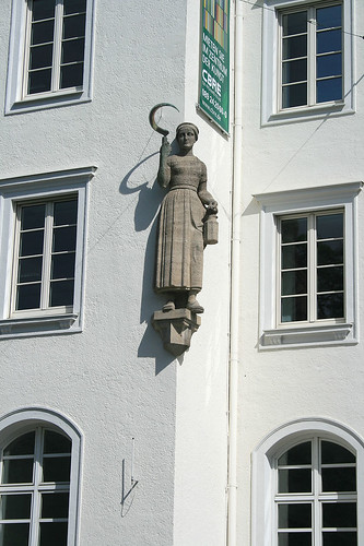Sichelfrau - Brandhorst Museum Türkenstraße