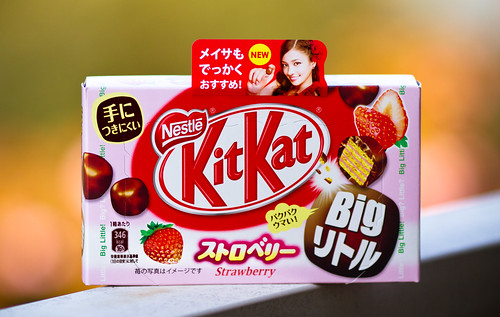Kit Kat Strawberry Big Little (ストロベリー Big リトル) (2011 Box)