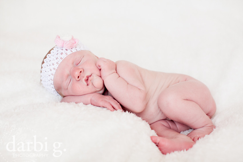 DarbiGPhotography-Kansas City newborn photographer-031511-MY-102