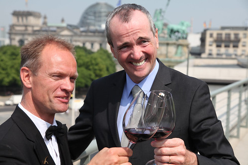 Sommelier Gunnar Tietz (left) and U.S. Ambassador to Germany Philip D. Murphy (right) enjoy a glass of California wine.