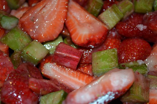 Strawberry rhubarb crumble
