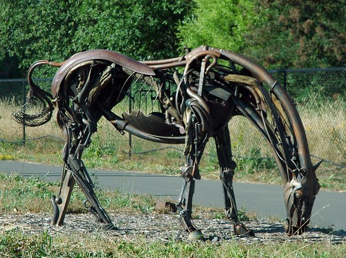 Grazing metal horse, Deborah Butterfield (?), Heald, California, USA by Wonderlane
