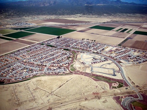 sprawl near Tucson (by: Daniel Lobo, creative commons license)