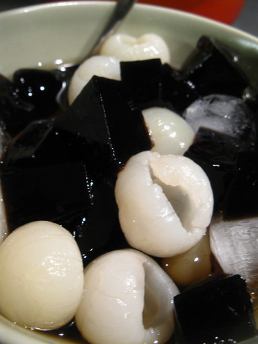 Grass Jelly with Longan