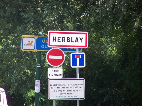 Herblay. Dead End. No entry. Welcome...