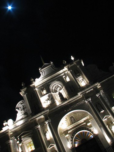 Catedral de San Jose a la Luz de la Luna./Saint Joseph Cathedral at the moonlight.