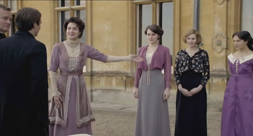 Lady Grantham introduces her daughters