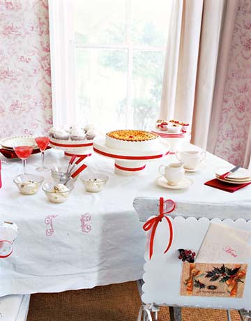 country-living-table-decoration-red