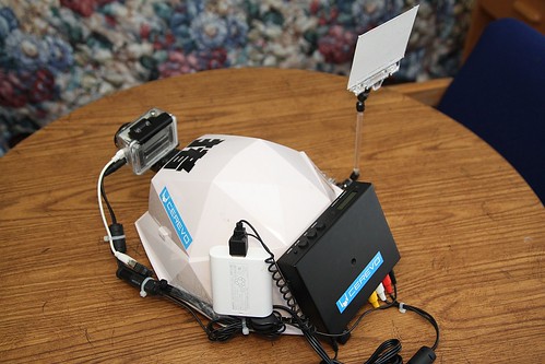 増槽（Eneloop)つき、CES会場からのヘッドマウントカメラ・ライブ配信機材