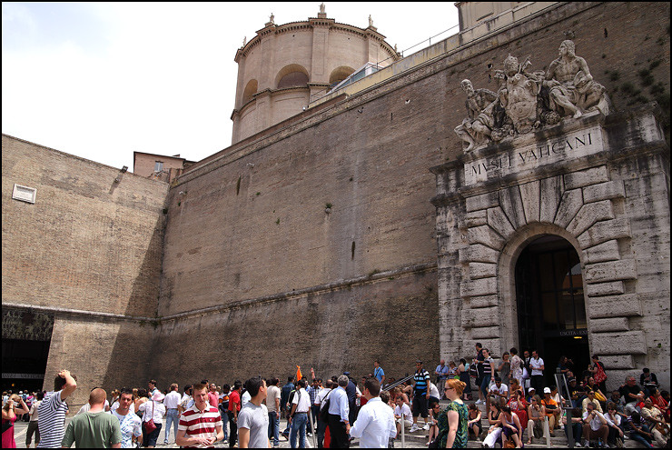 vatican-museum-entrance