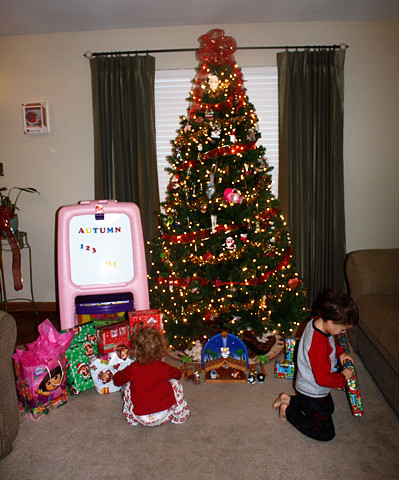 opening-gifts-tree