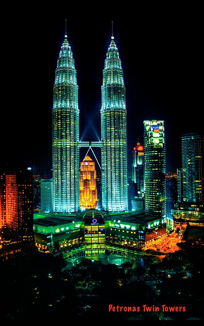 Petronas Twin Towers / Kuala Lumpur (EXPLORE)