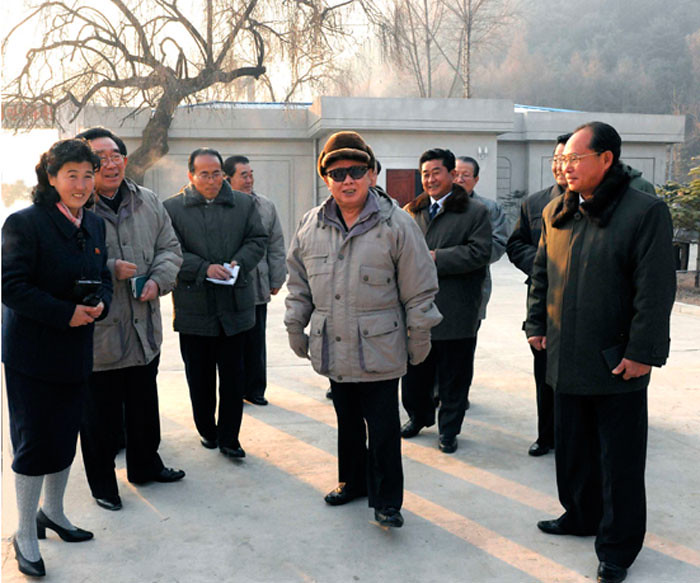 Ким Чен Ир ведет скоростной бой за качество алкоголя 