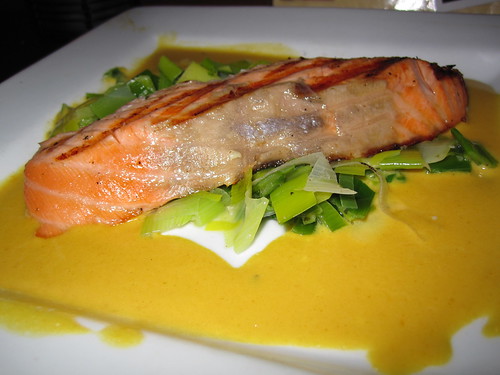 Tapas: salmon with leeks and saffron sauce