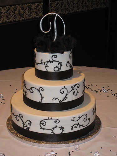 Swirl vine designs go up and around the base of the layout of the cakes 
