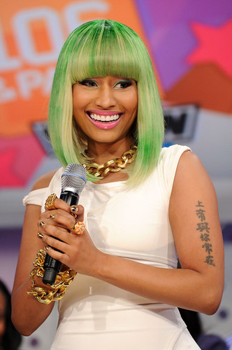 nicki minaj green blue hair. Nicki-Minaj-Mid-Length-green-