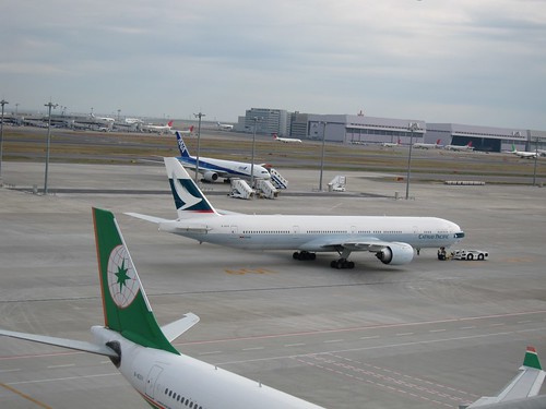 a Cathay Pacific's B-777 at Haneda Airport