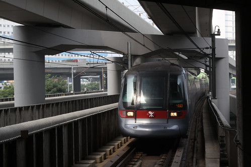 Hong Kong bound A-stock train arrives into Lai King station